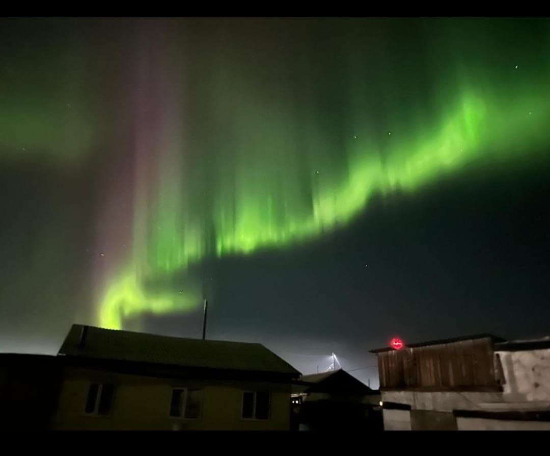 Вторую неделю сияет небо над Батагаем