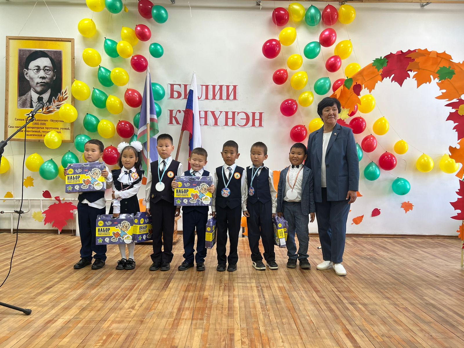 Подарки первоклассникам от Виктора Лебедева