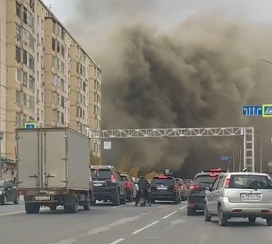Пожар в центре города: Люди эвакуировались на крыши