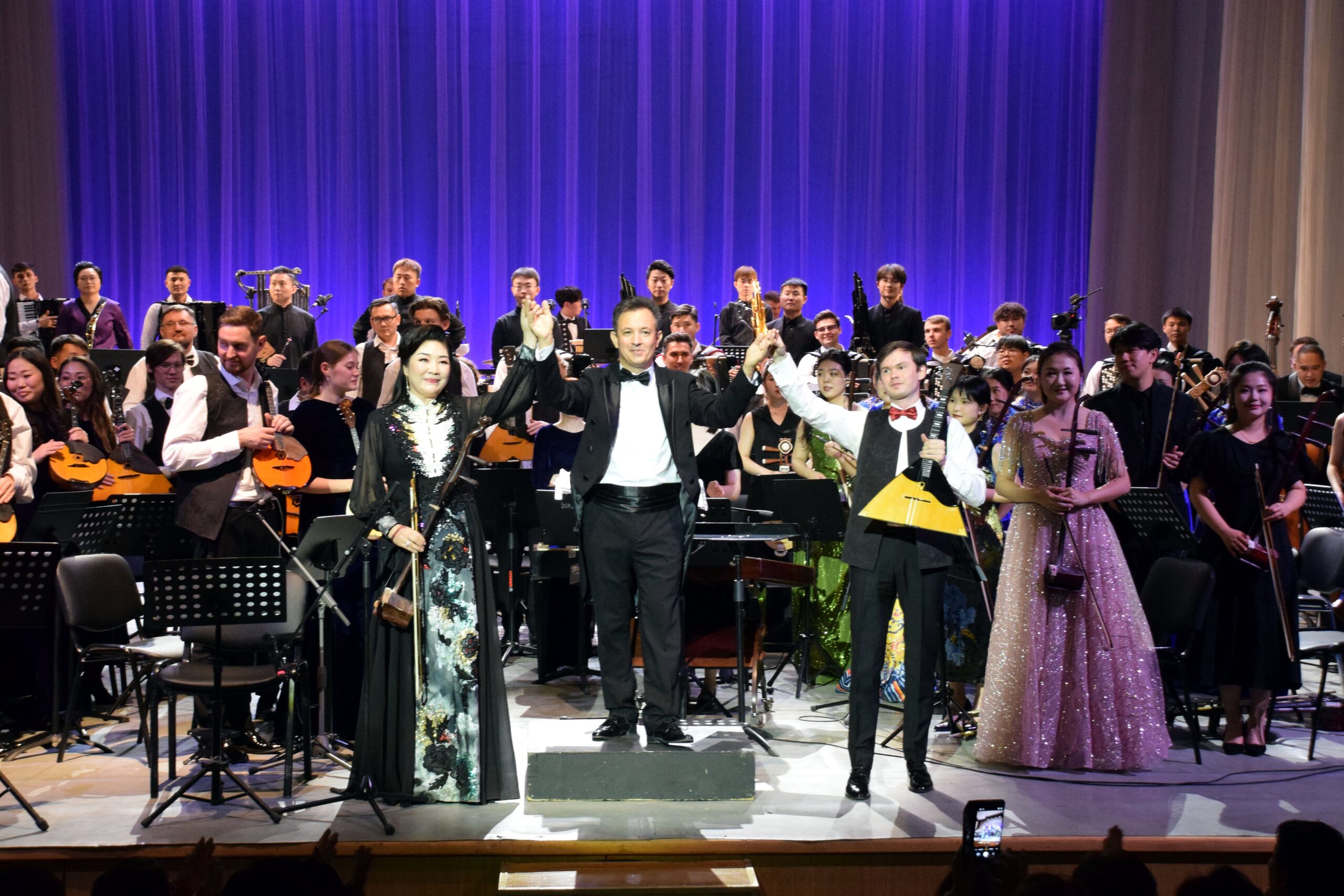 Фейерверк эмоций: Гала-концерт «Единство Шёлкового пути» сорвал овации якутян