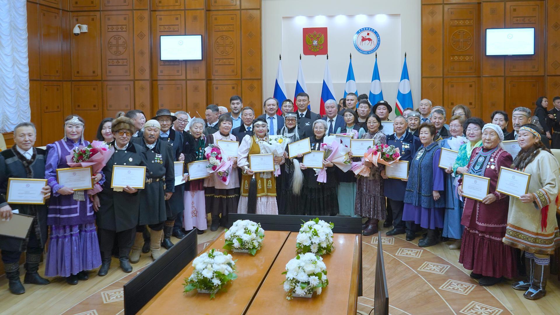 Объявлены стипендиаты главы РС(Я) — хранители культурного наследия
