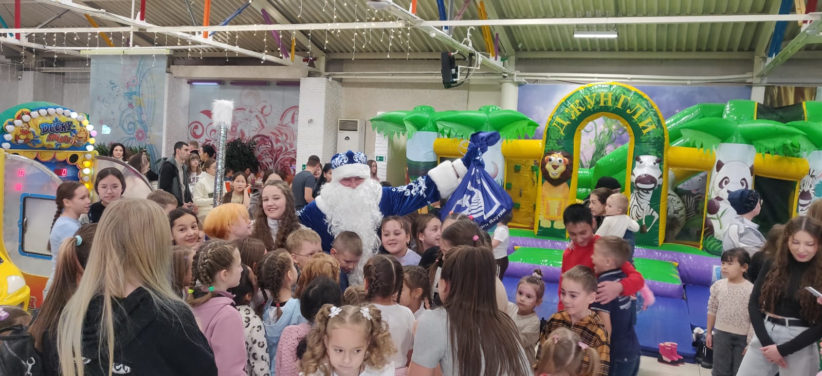 Дед Мороз и друзья со всего мира — праздник в Чудо парке Алдана