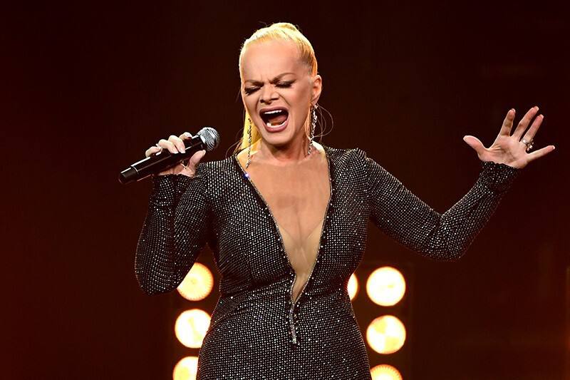 Как россияне мстят певице Долиной за волну квартирных афер в стране