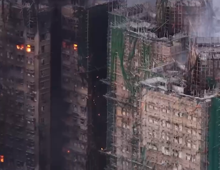 Страшный пожар в жилом комплексе Гонконга: Погибло 55 человек