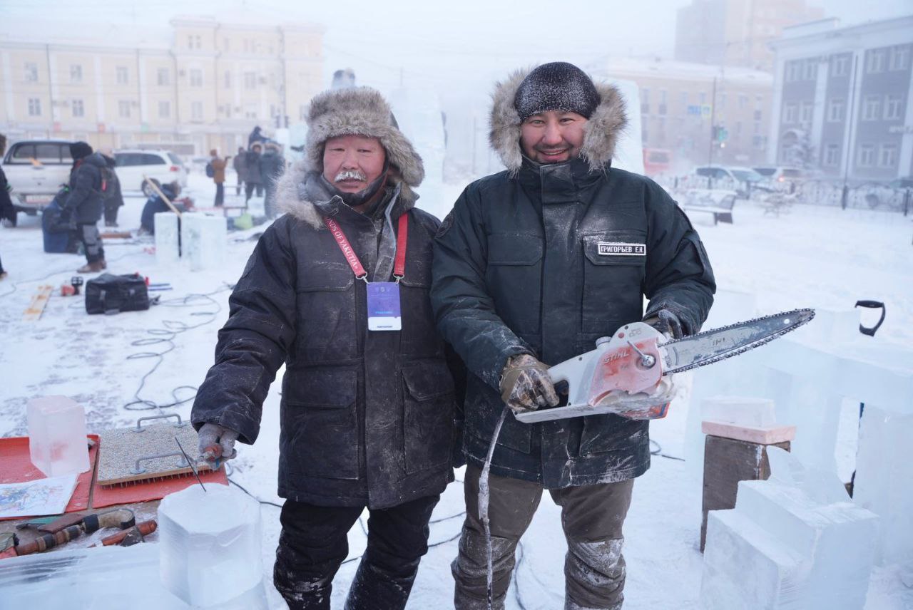Евгений Григорьев взялся за пилу