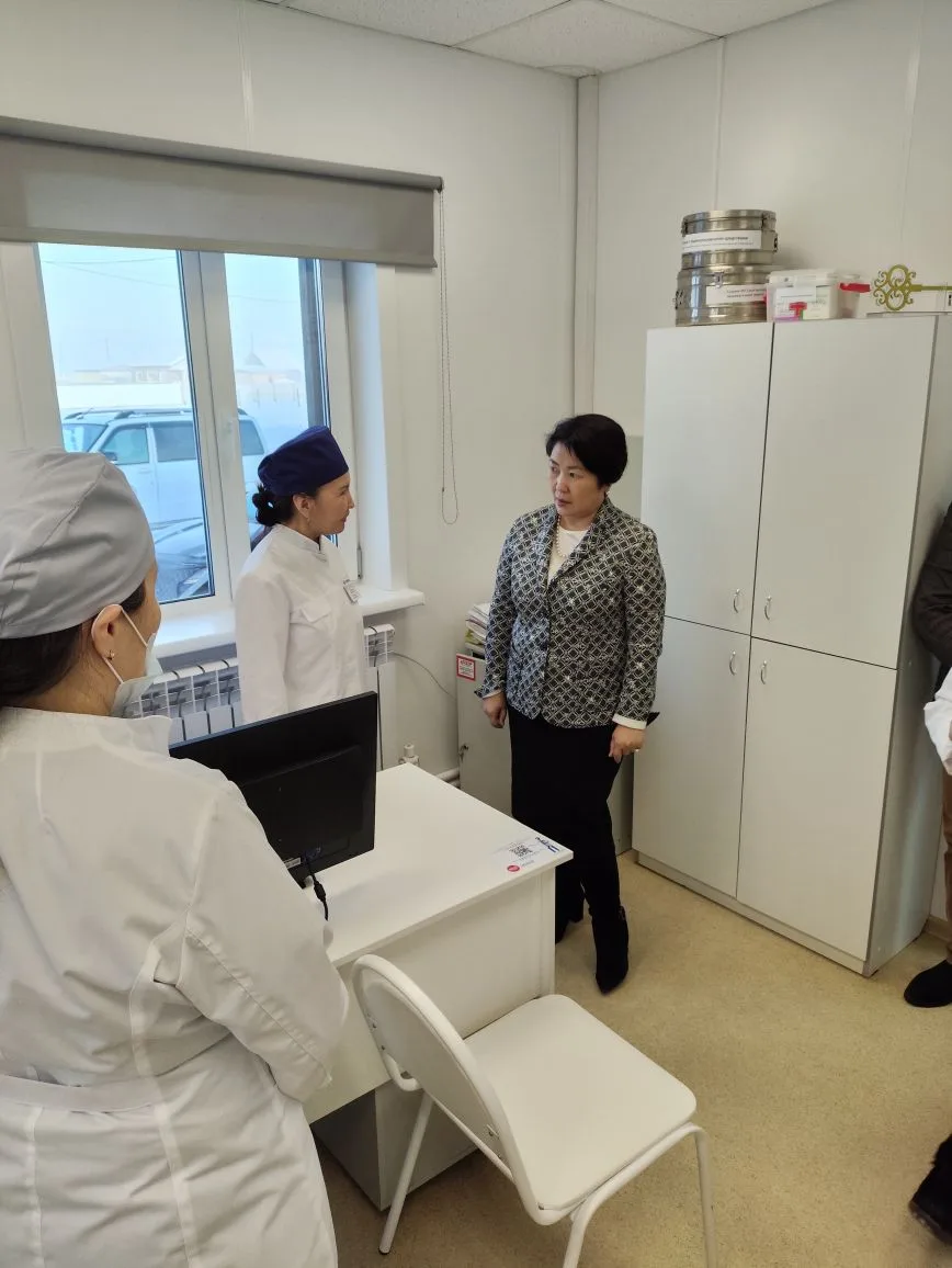 Министр здравоохранения проверила ФАПы в Хангаласском улусе