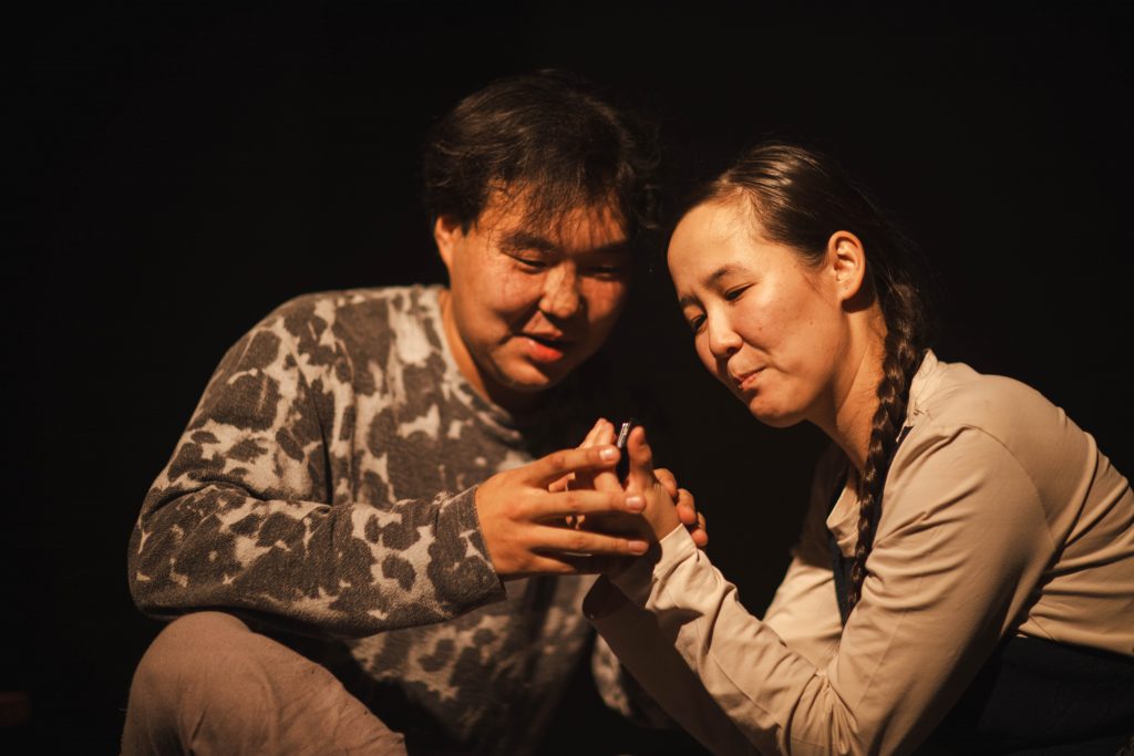 «Золотые слезы синей птицы» — спектакль-переживание