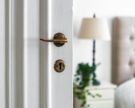 Лариса Долина пообещала вернуть деньги за квартиру, но…