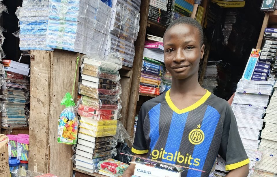 Арсен Томский помог мальчику из Нигерии