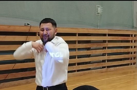 Итоговую пресс-конференцию Евгений Григорьев начал очень необычно