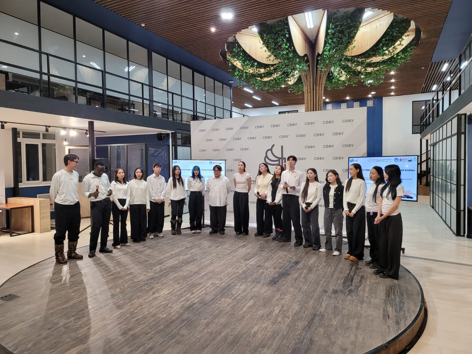 Живая связь поколений: Студенты почтили память героев