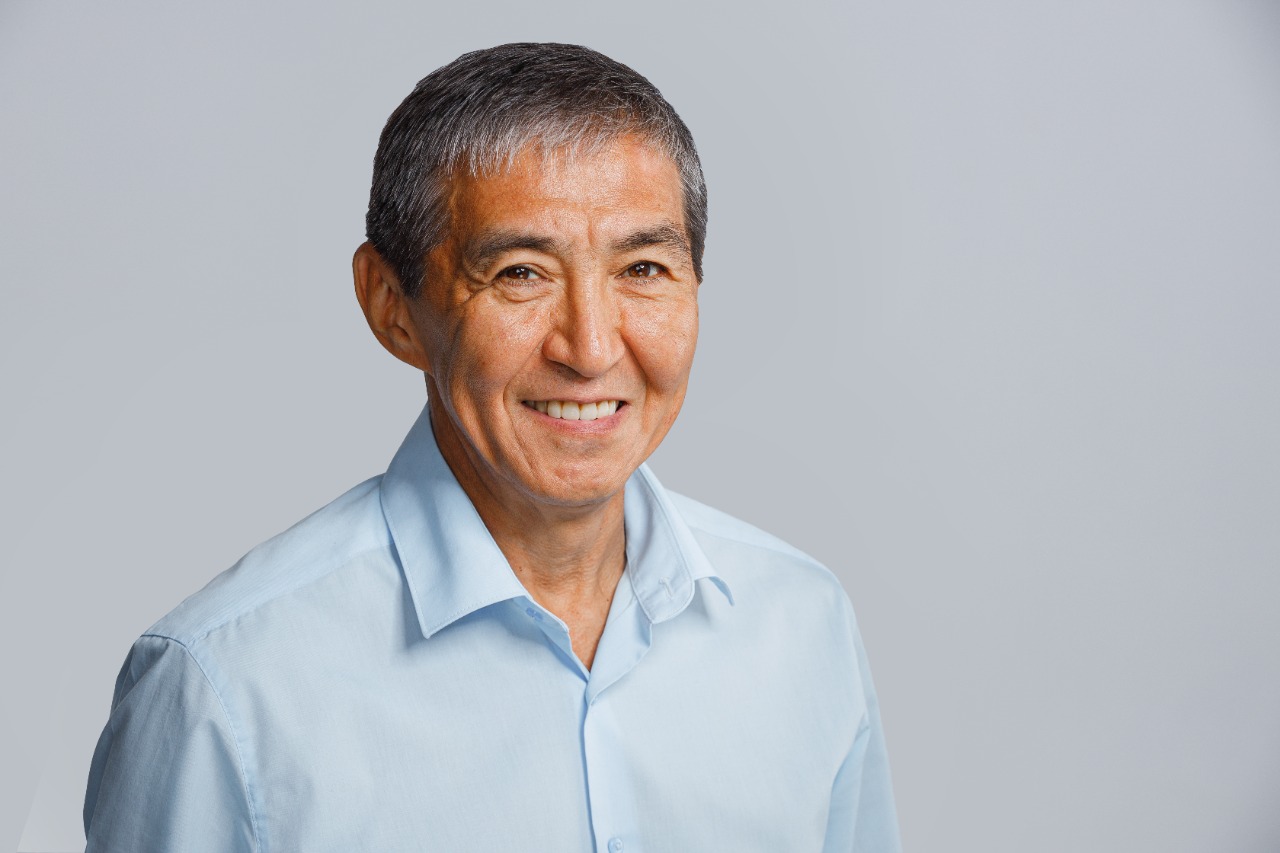 Анатолий Кырджагасов поздравляет с Новым годом!