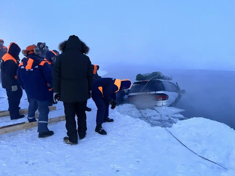 Что стало с пассажирами автомобиля, провалившегося под лед
