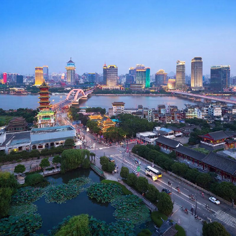 Китайская семья нашла похищенного сына через 21 год