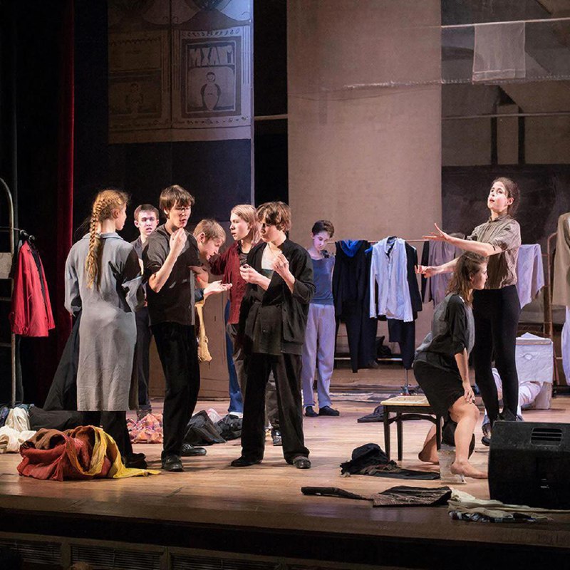 Выпускники МХАТ выступили против назначения Богомолова