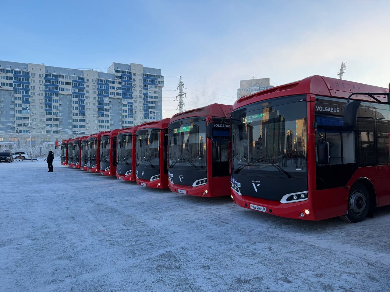 Фотофакт: 50 новых автобусов на Комсомольской площади