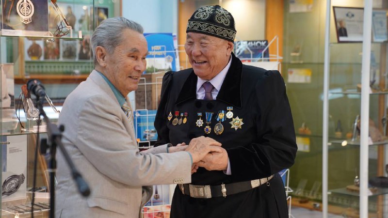 Выставка Николая Бурцева-Бахсы Уус «Хомус — вибрации нового времени»