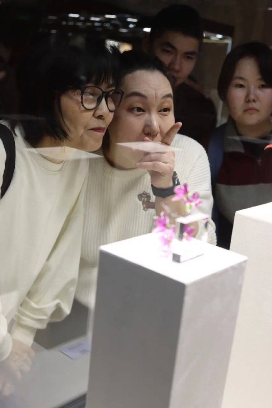 Драгоценные цветы ювелира Маргариты Зиминой — выставка в «Сокровищнице Якутии»