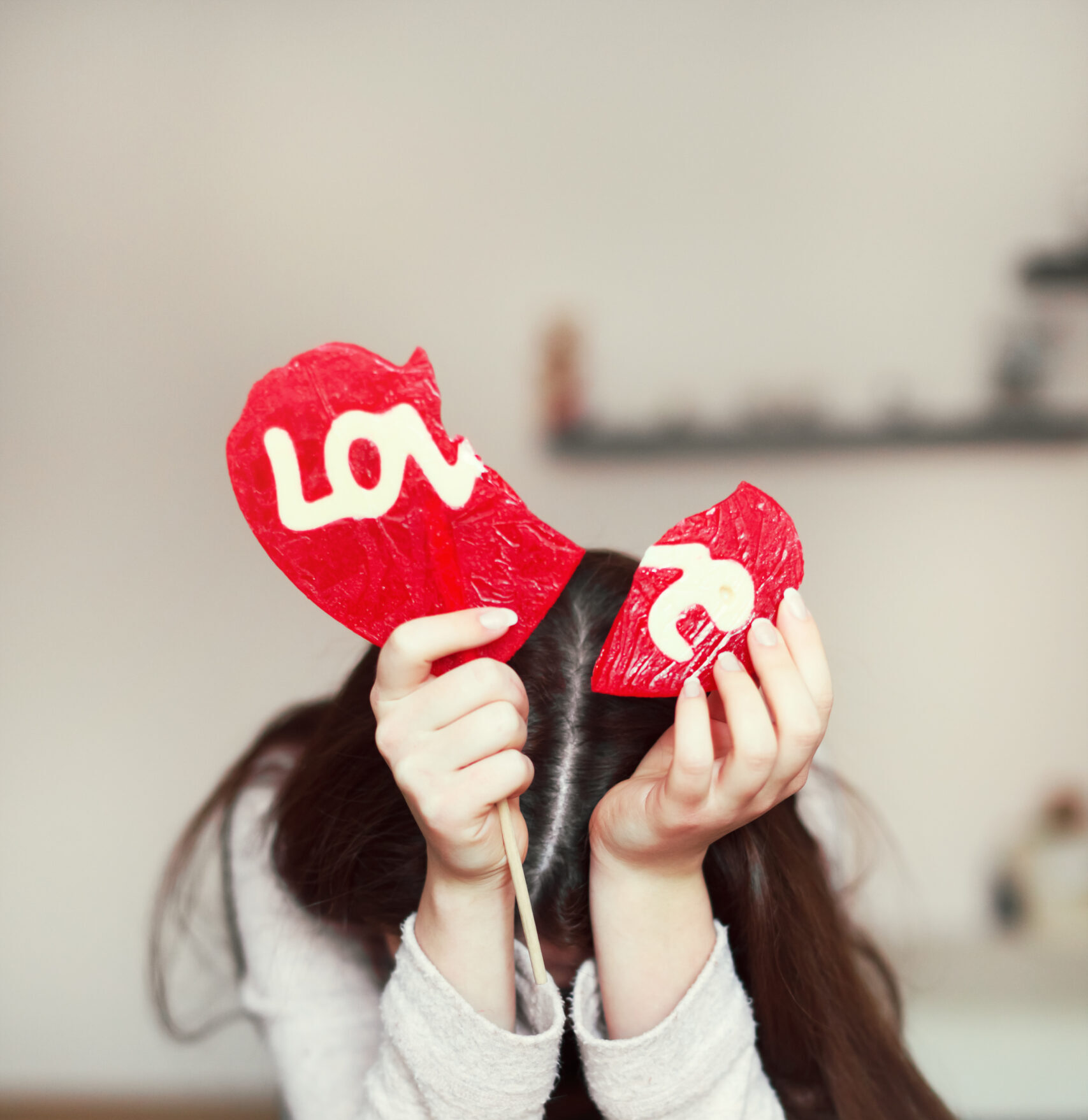 Девальвация любви: депутат объяснил, почему 14 февраля — это день эскортниц