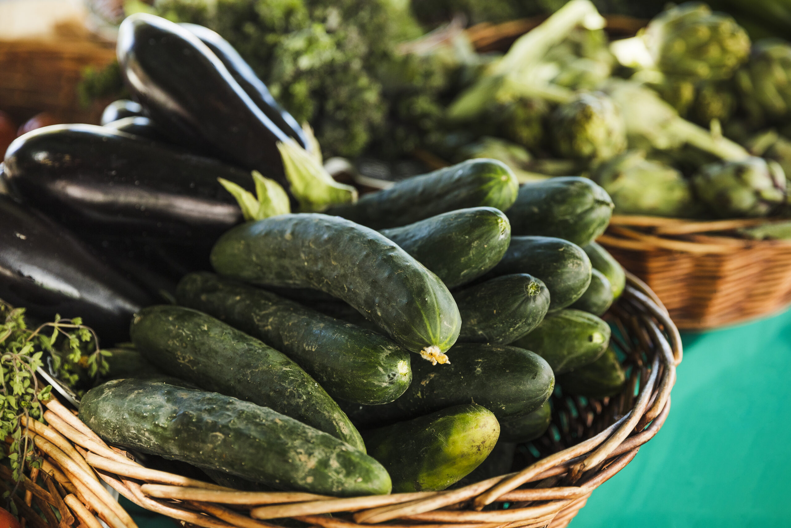 Почему россияне платят за огурцы как за деликатес