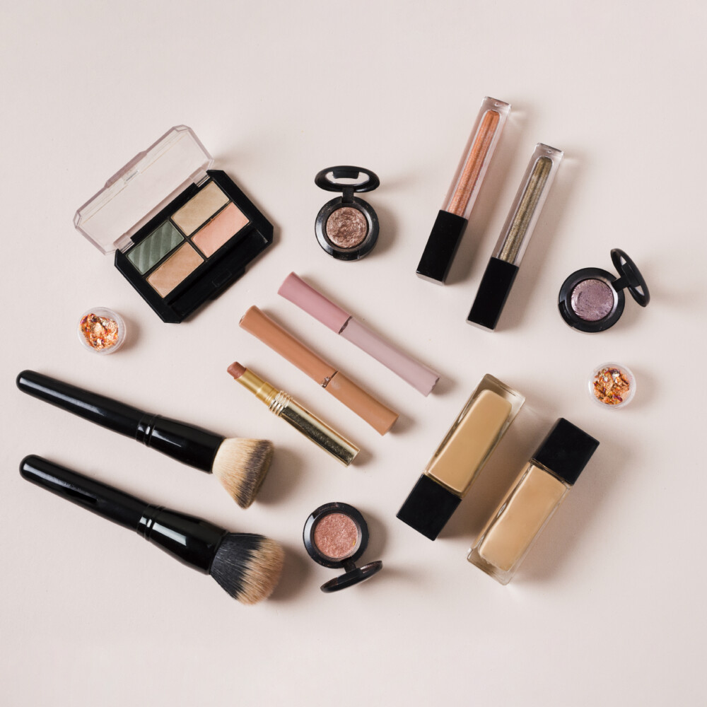 Главная опасность косметики: Что проникает через кожу в кровь?