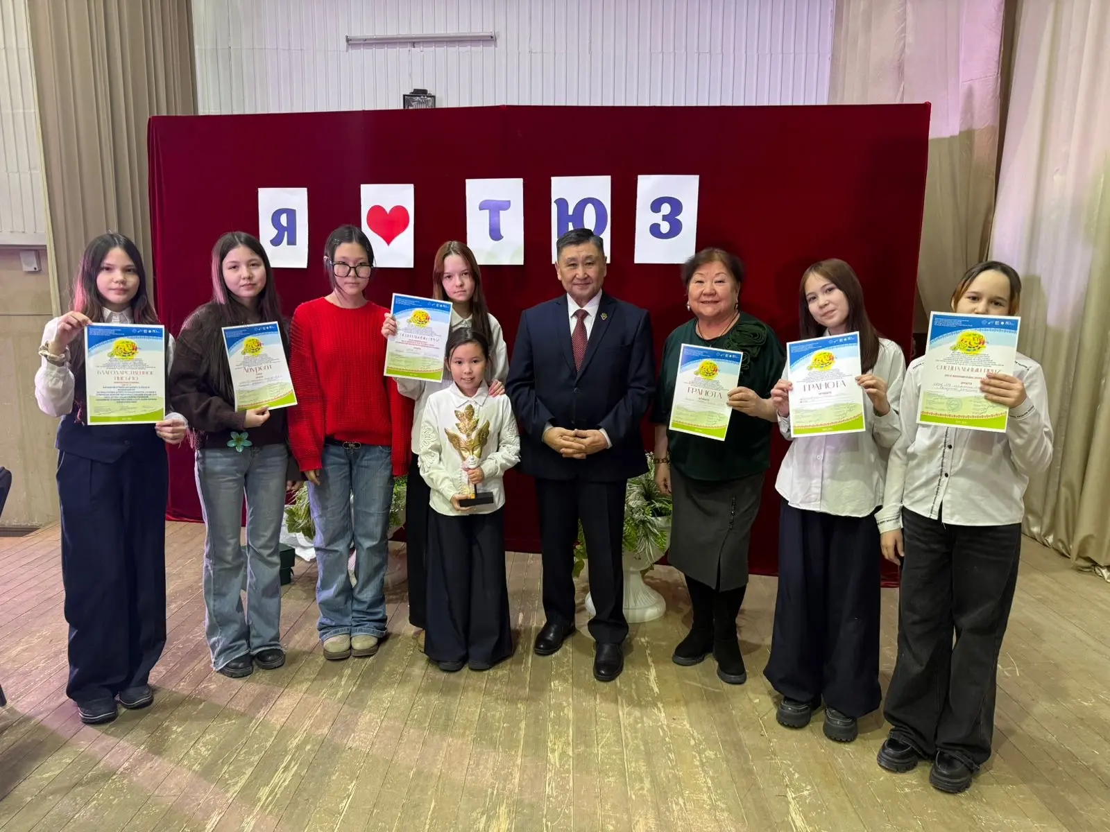 Айталина Ильина аатынан оҕо тыйаатырдарын бэстибээлэ түмүктэннэ