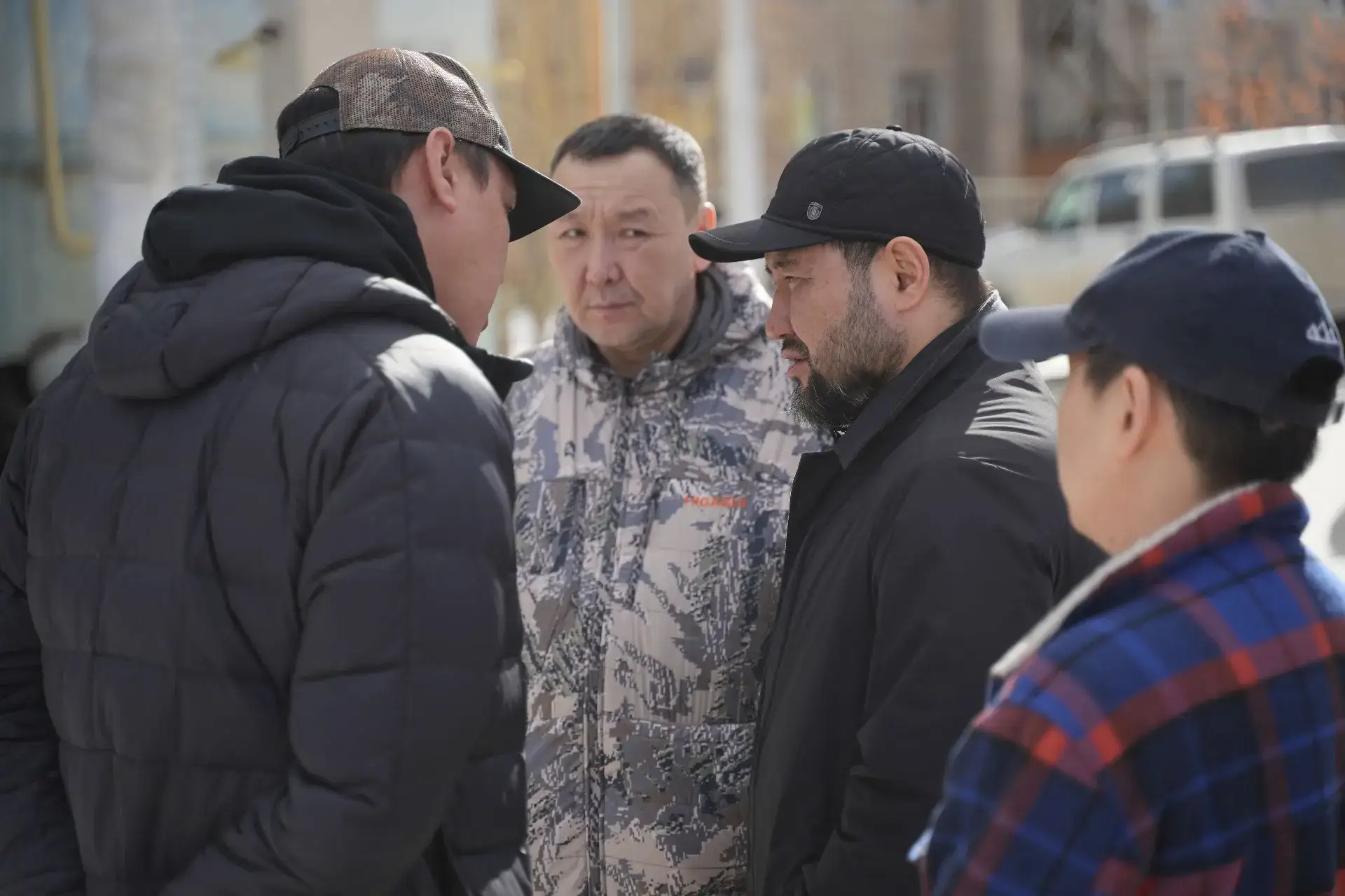 Евгений Григорьев проверил ход весенней санитарной очистки в Якутске