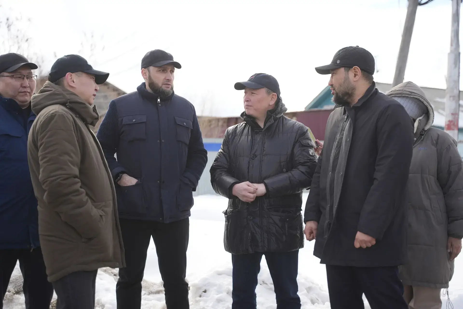 Евгений Григорьев проверил ход весенней санитарной очистки в Якутске