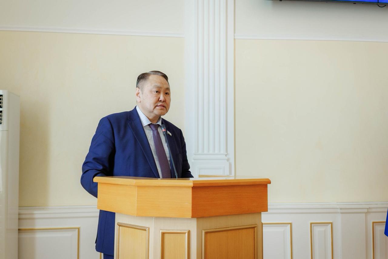 Альберт Семенов предложил усилить социальные гарантии муниципальной службы