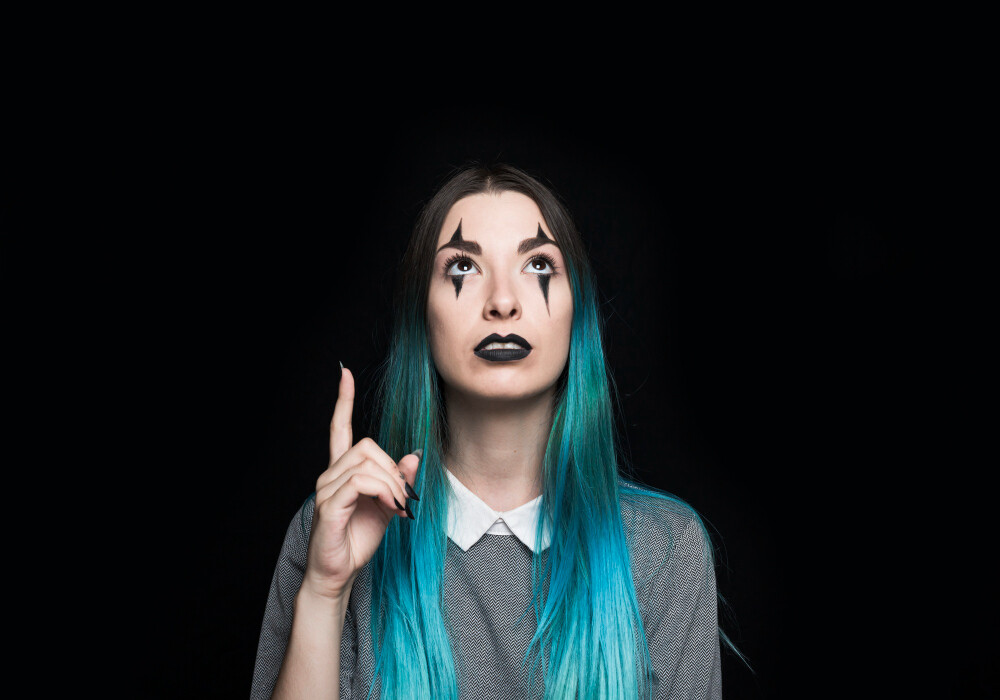 Не смейтесь над гаданиями: психологи объяснили, зачем люди обращаются к магии