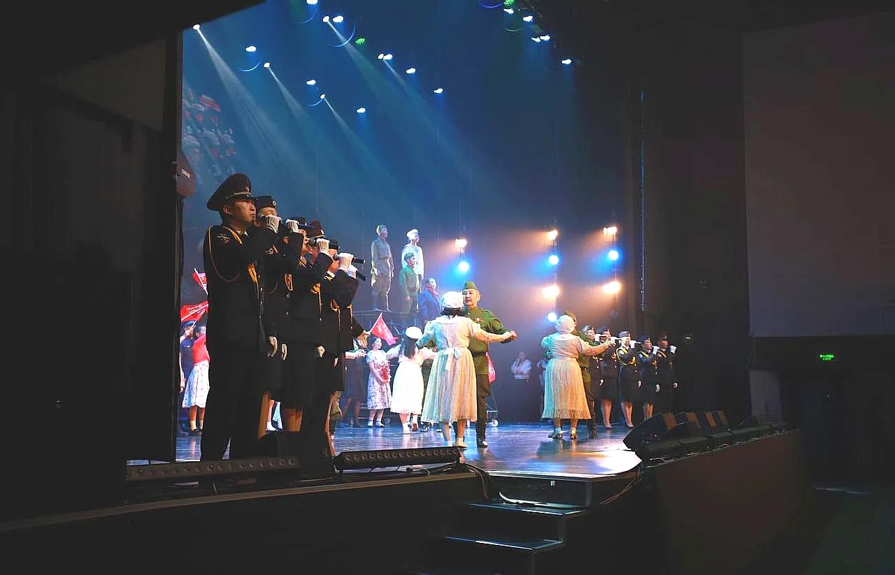 Крылья истории: Прошлое и настоящее