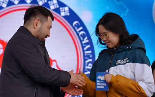 Отличники учёбы и спорта: Кому вручили главный документ