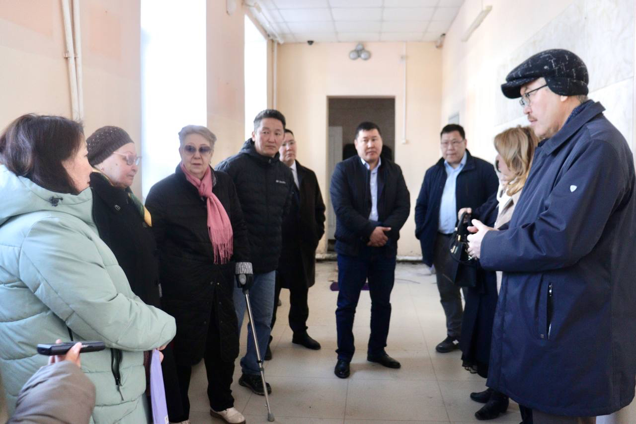 Депутаты ЯГД проверили ход ремонта школы №9