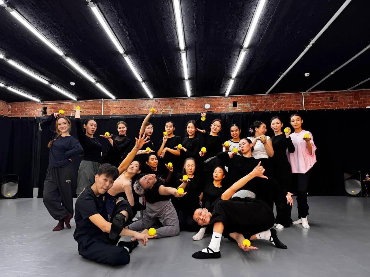 Путешествие в мир искусства: Образовательный тур студентов ЯККиИ