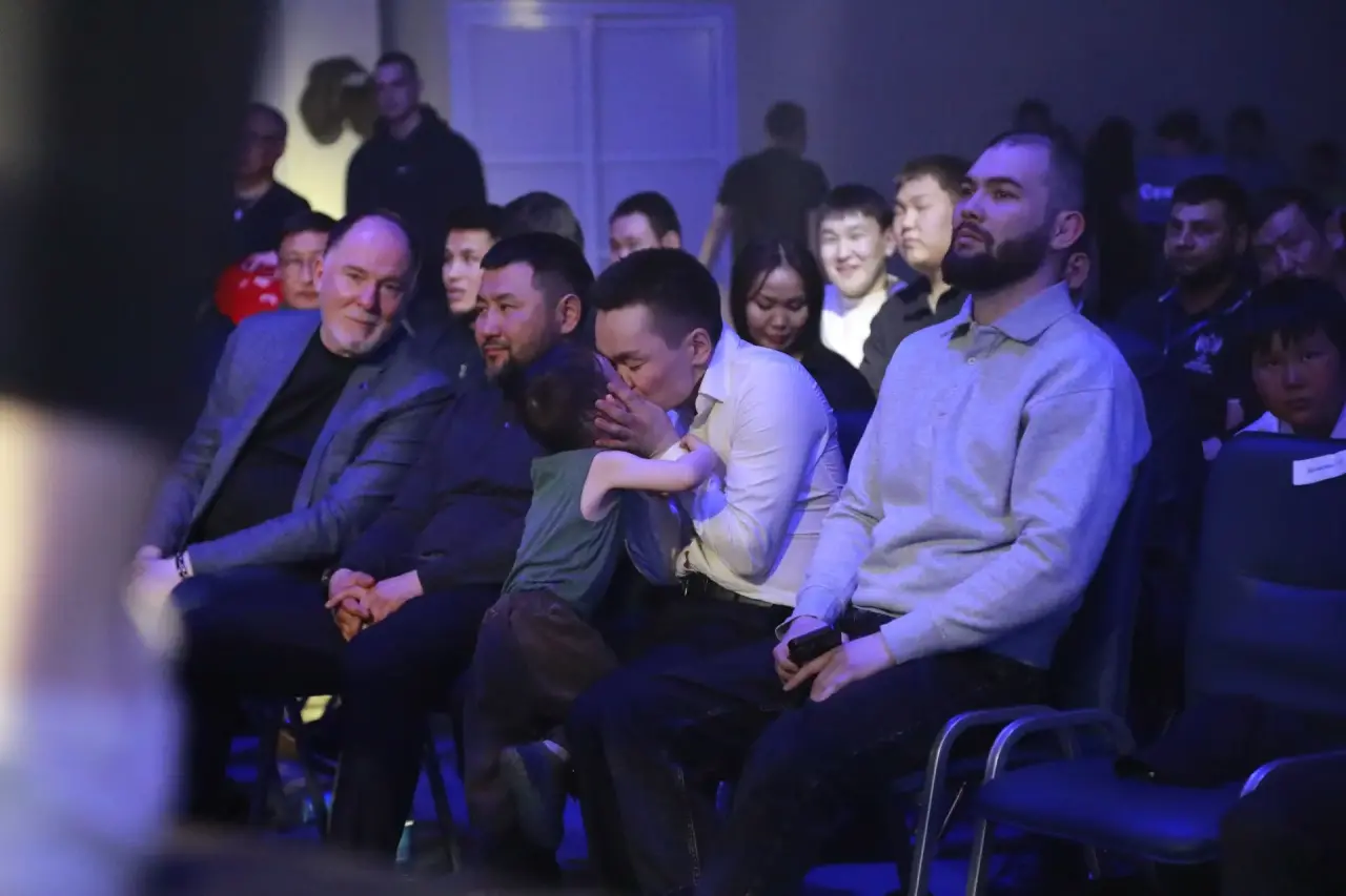 Ми-ми-ми! Василий Егоров с сыном на Битве за контракт