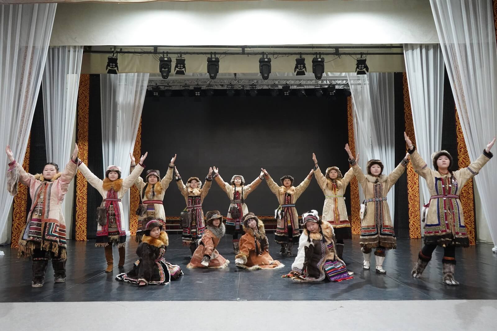 Лохо5ануйли! Юкагирские песни и танцы Олёринской тундры покоряют столицы