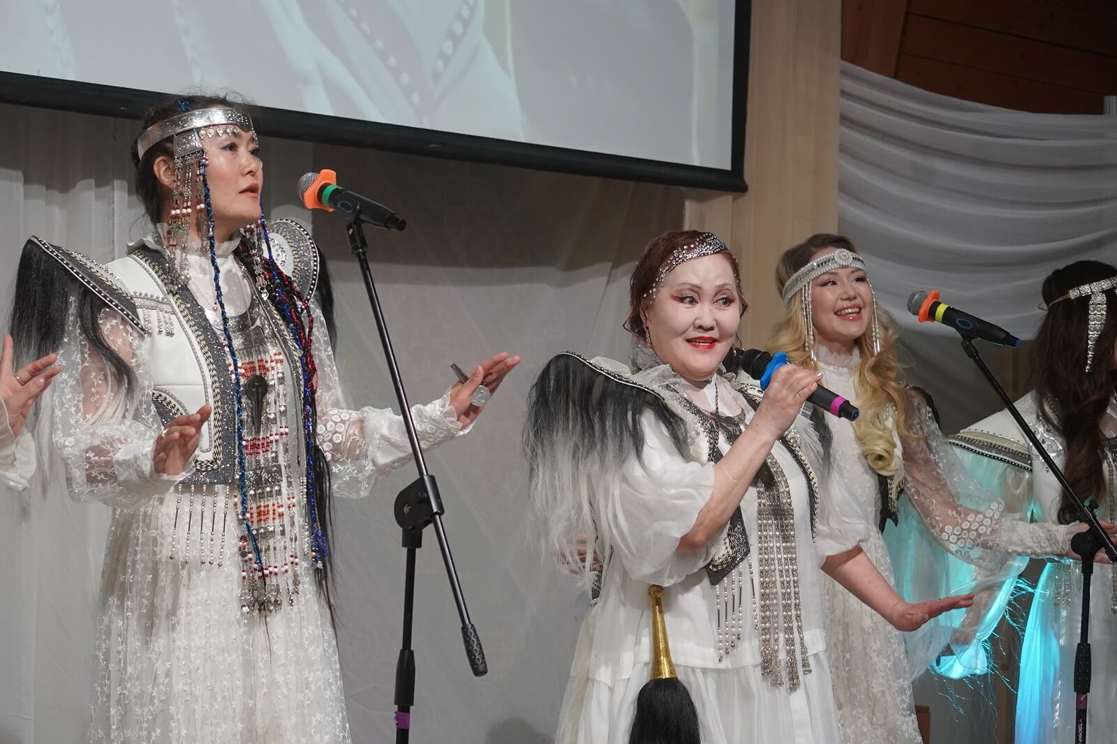 «Сапсына дай»: концерт этно-фолк группы «Дьээ-буо»