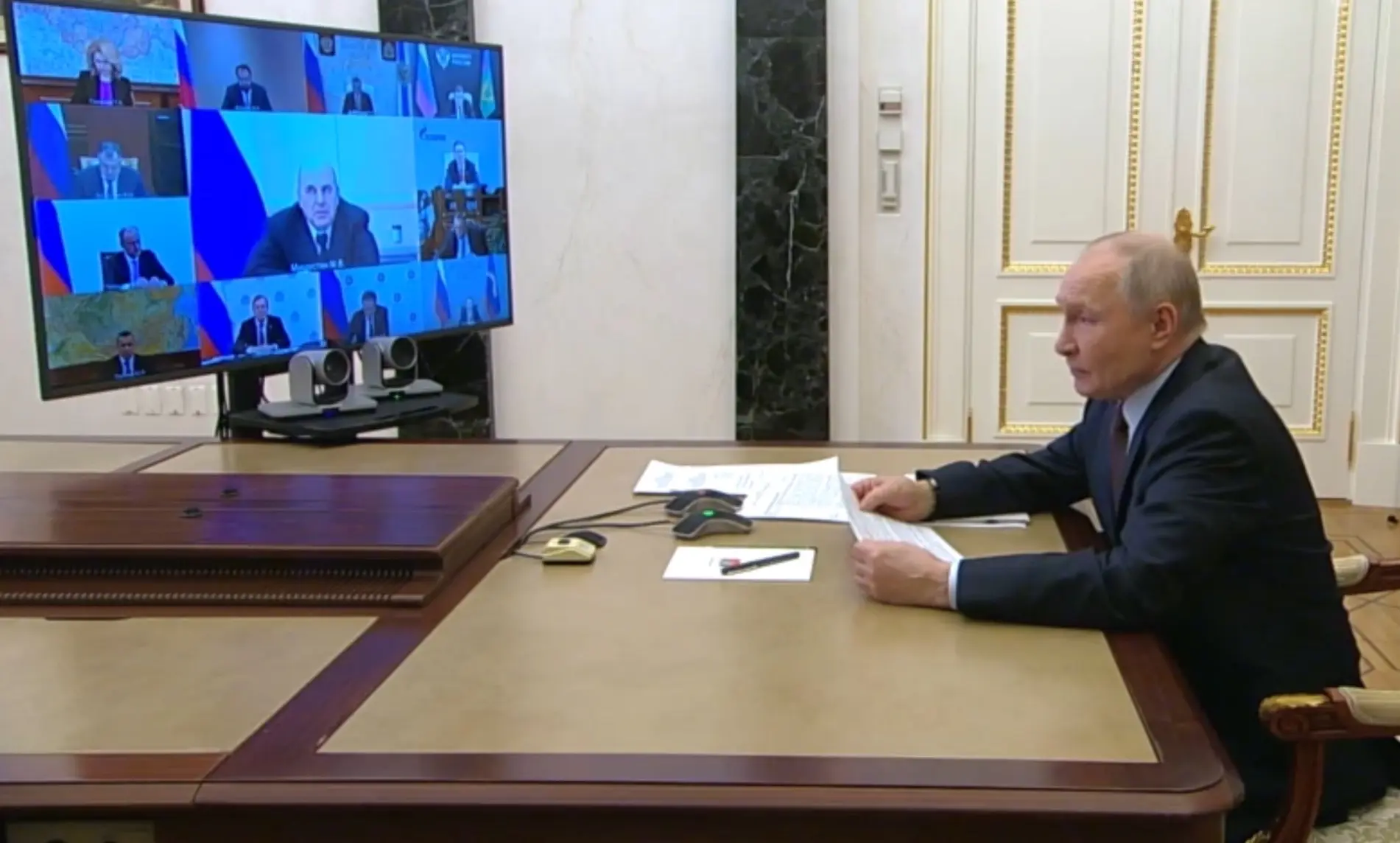 Айсен Николаев принял участие в совещании Владимира Путина