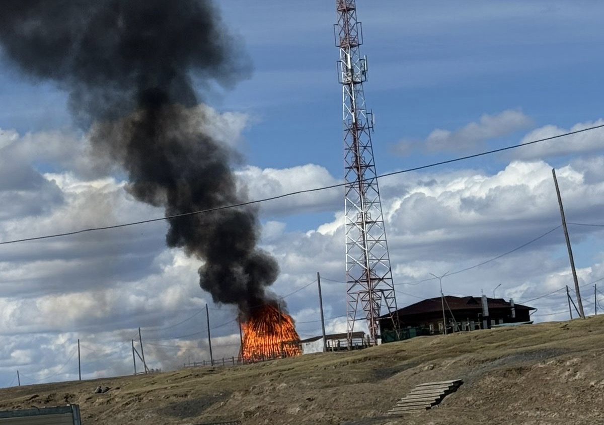 В Байаге сгорела легендарная Могол Ураса Мандар Ууса