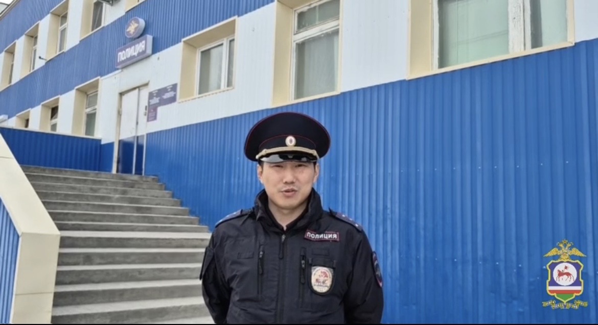 В Покровске полицейские вывели из горевшего многоквартирного дома 27 взрослых и 10 детей