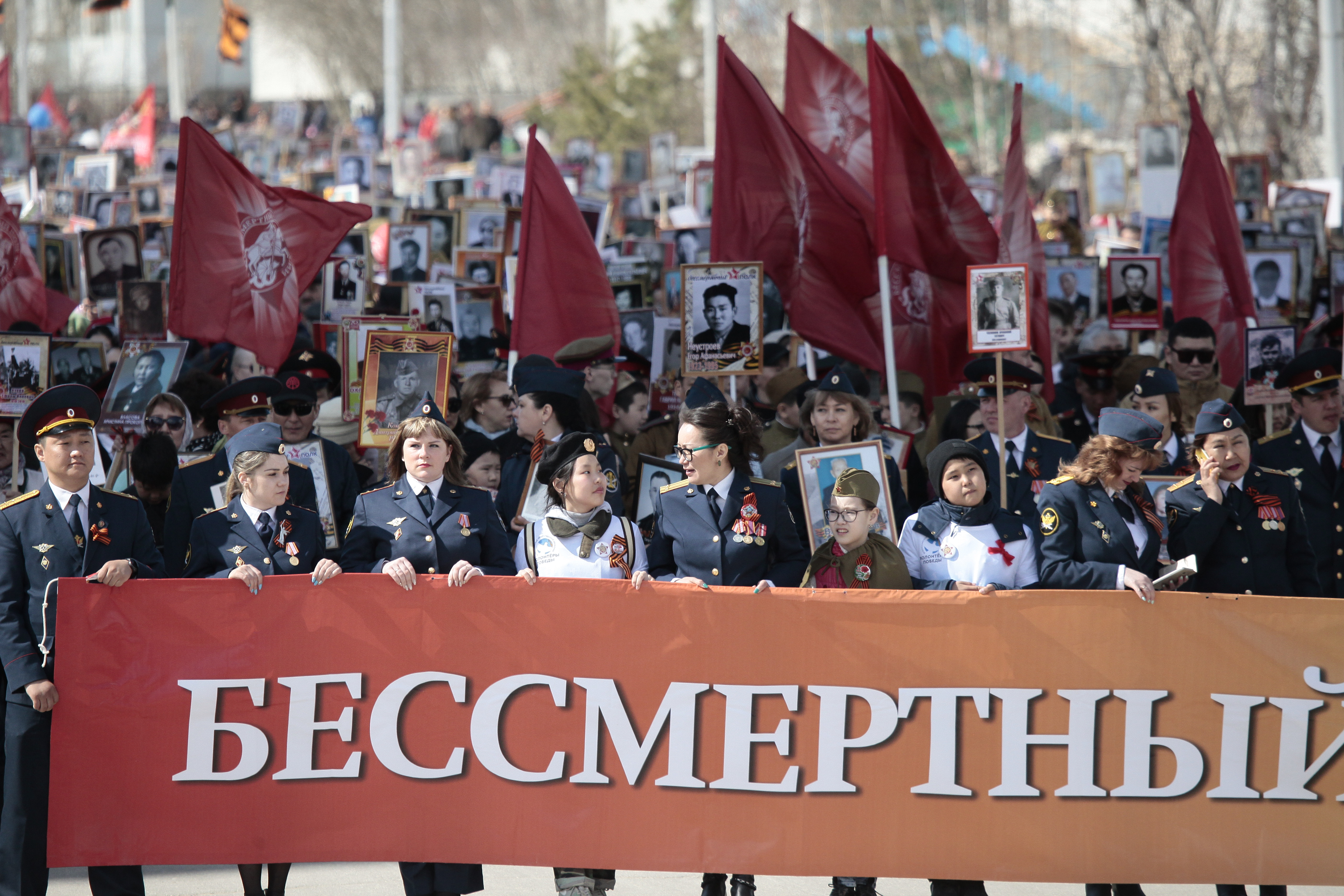 Программа празднования Дня Победы: Свеча памяти, Бессмертный полк…