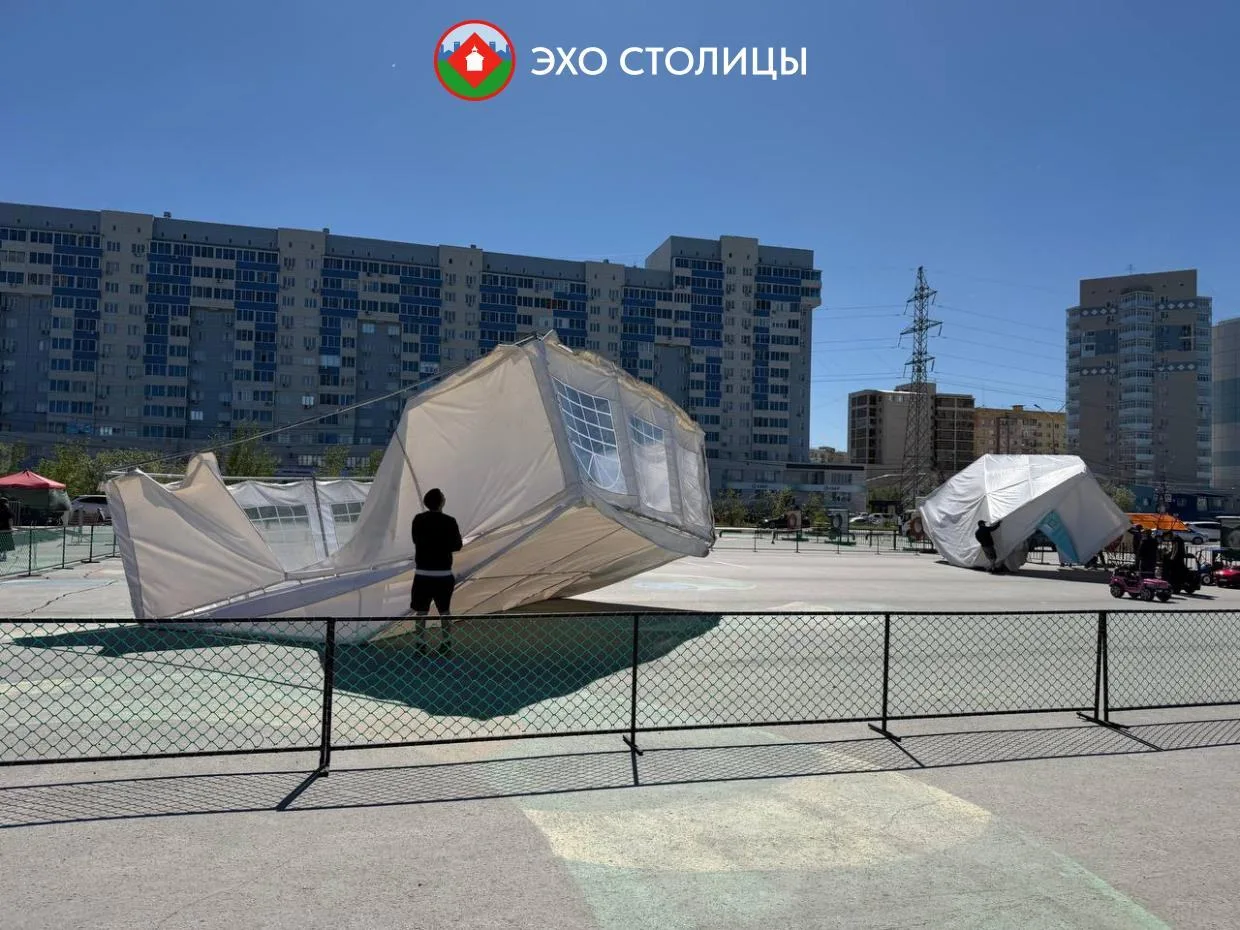 Фотофакт: Ураганный ветер сорвал книжный фестиваль