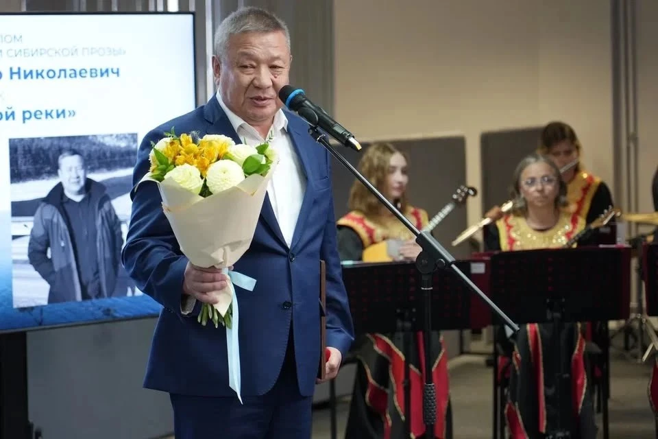 Якутскому писателю вручили литературную премию Валентина Распутина
