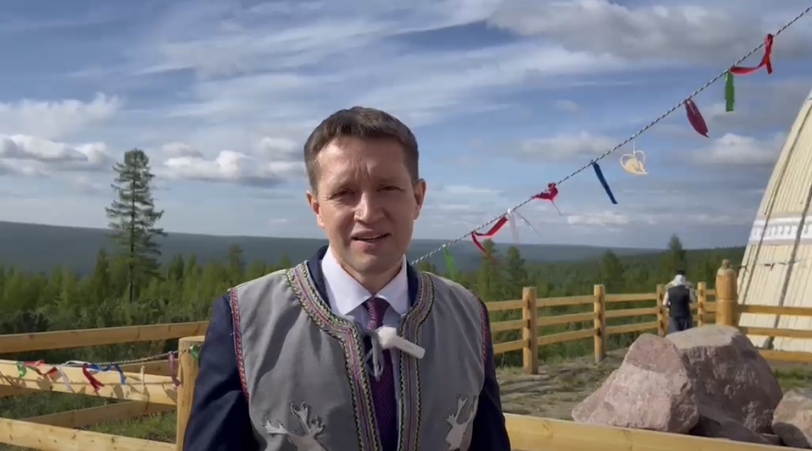Врио главы Терещенко надел эвенкийский жилет