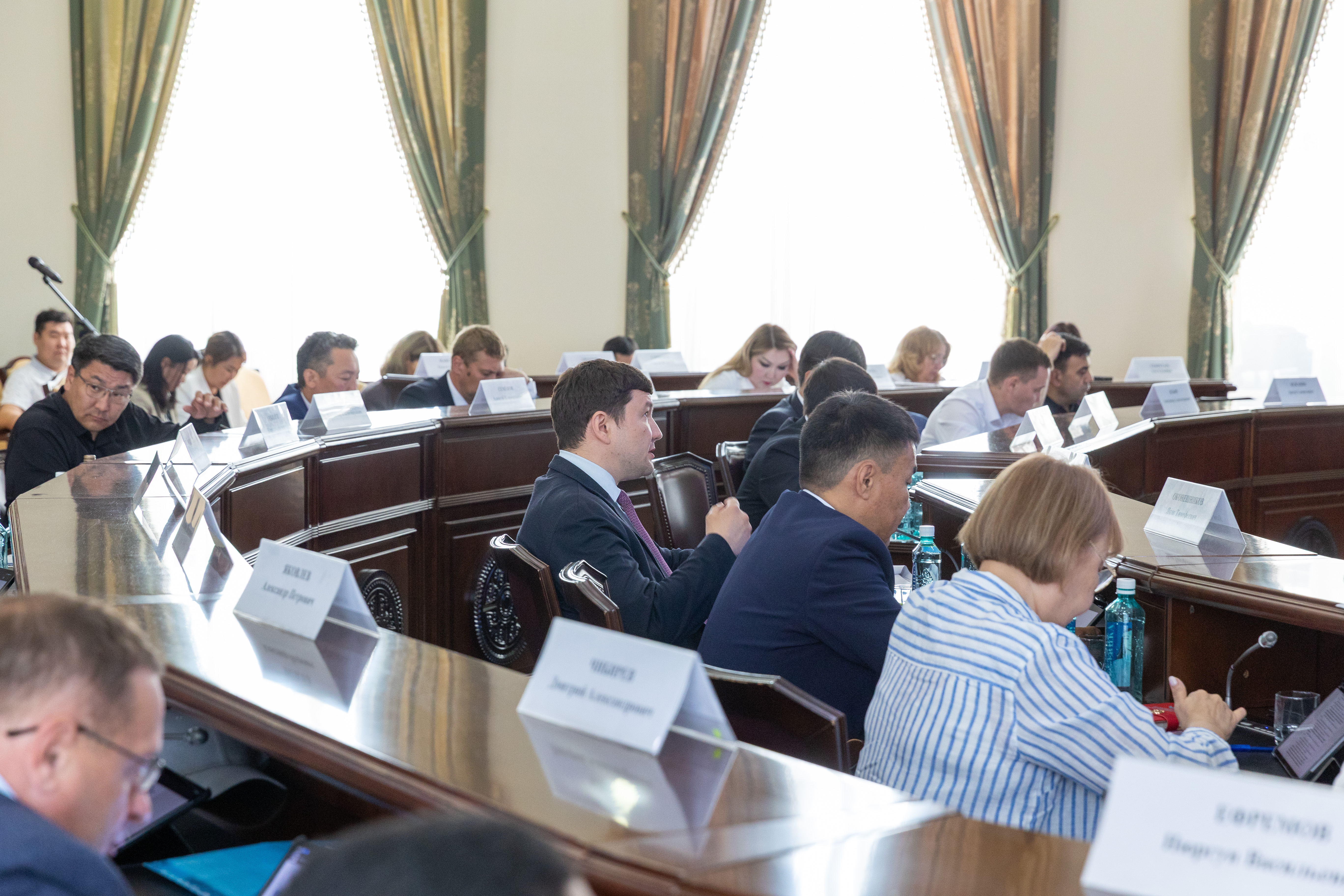 Ил Дархан внес в гордуму кандидатуры на пост мэра Якутска