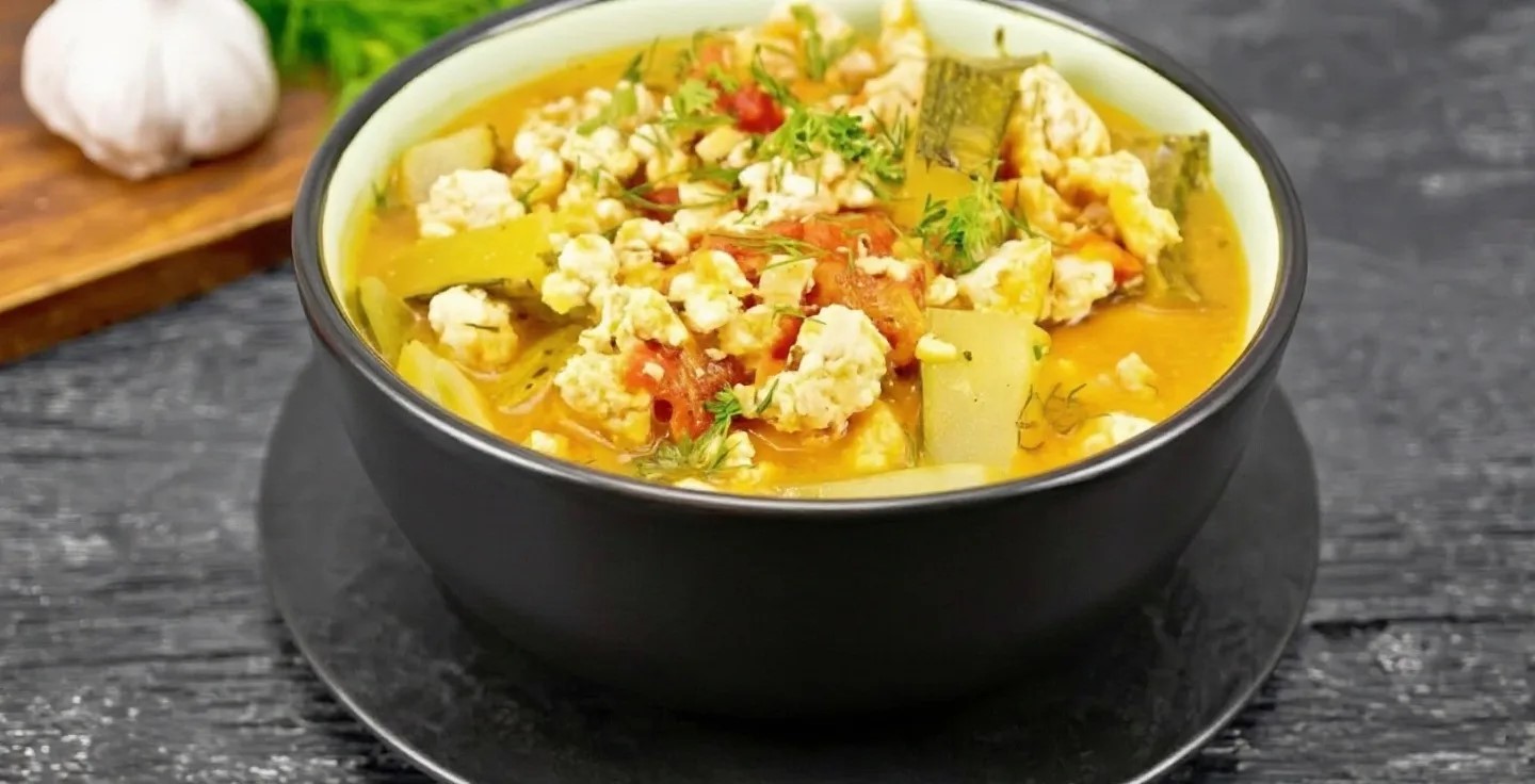 Овощное рагу с кабачками и куриным фаршем