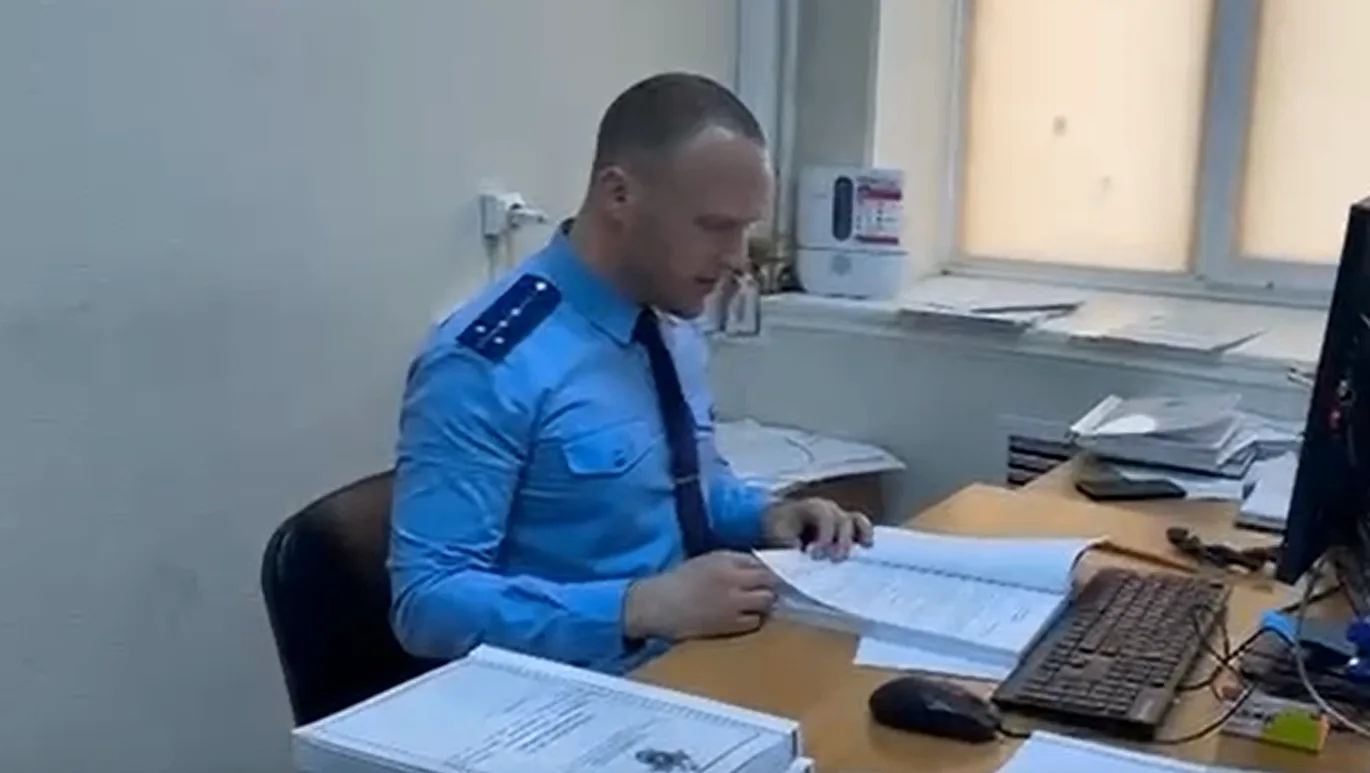 Чувствуй себя как дома: Слишком буквально понял фразу