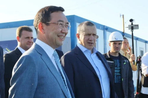 Личный контроль полпреда: Трутнев проинспектировал мегастройку Ленского моста