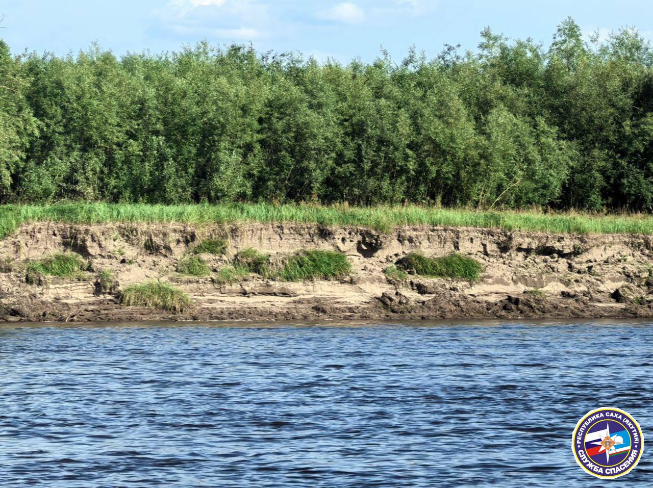Водолазы выехали на место крушения лодки на реке Алдан